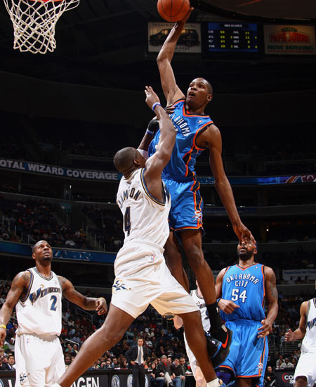 篮球CBA球队锁定季后赛席位，球迷沸腾