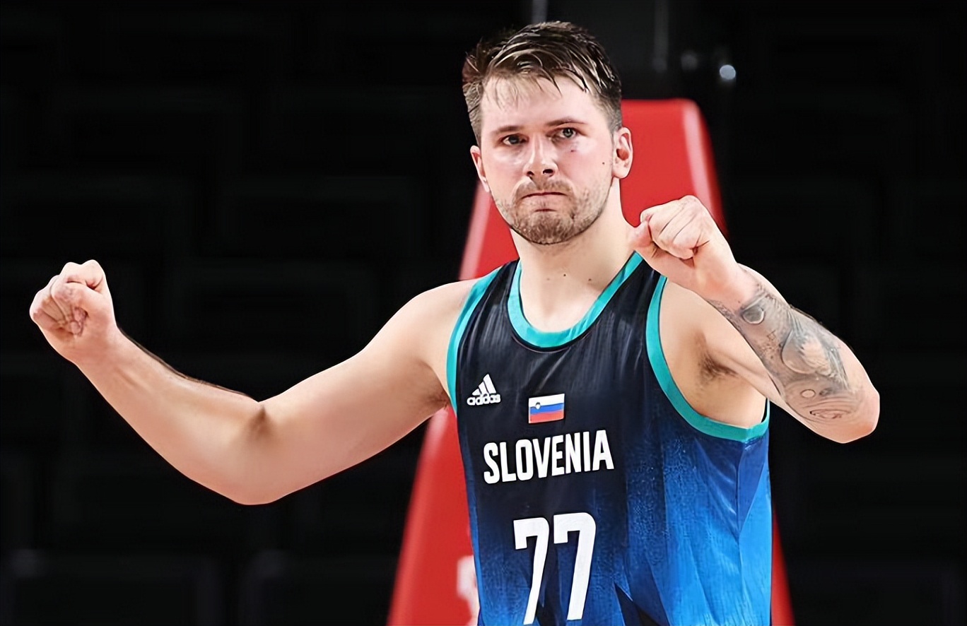 布朗过去6场场均33.3分7.3板7.2助，带队5胜1负