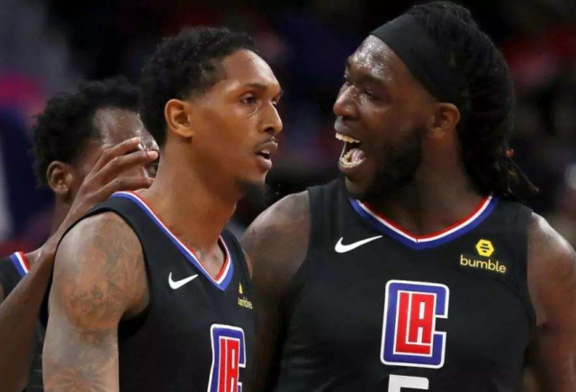 心系老东家，小罗社媒晒照祝贺弗拉门戈巴甲夺冠