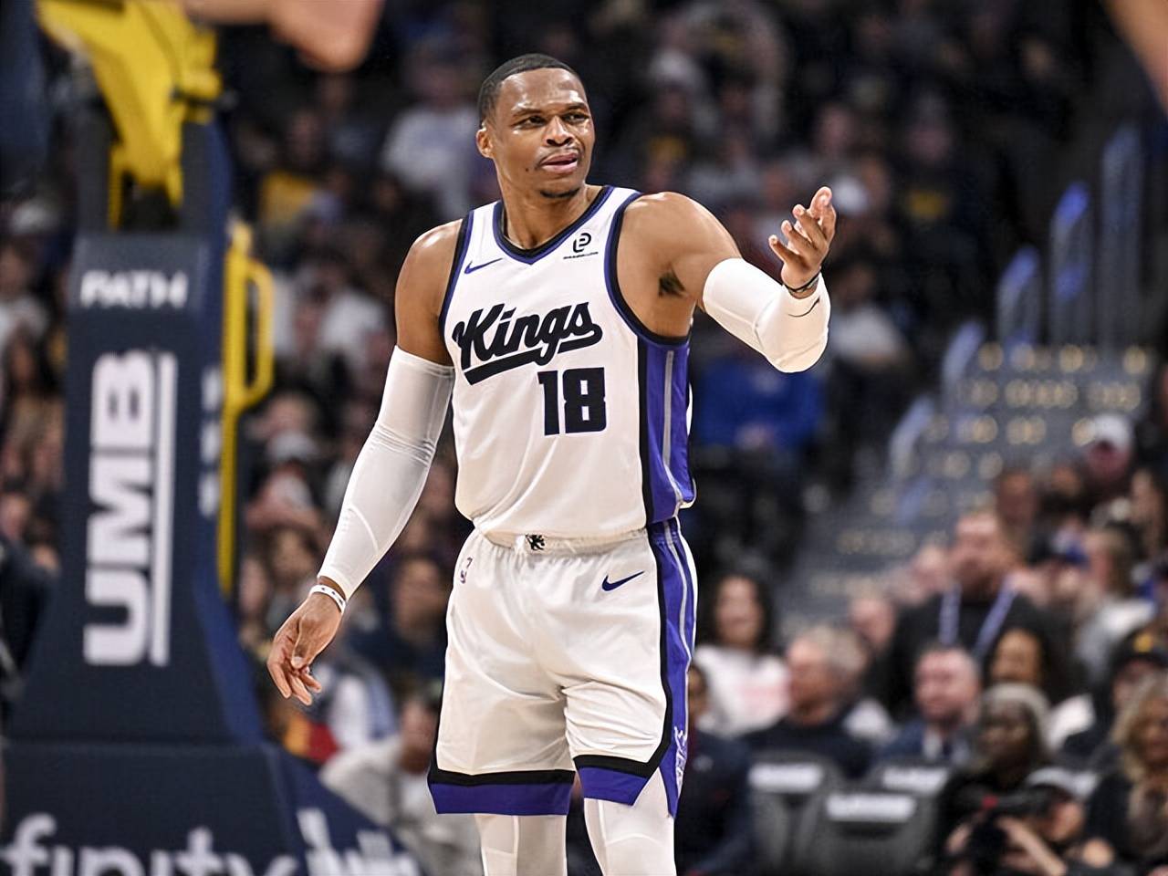 足球国足球员海外首发，发挥稳定