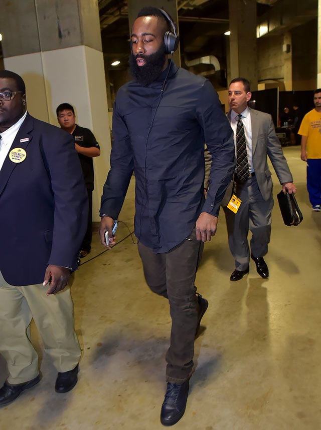 渐入佳境，安迪-迪乌夫首次代表国米首发斩获处子球