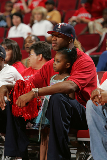 德天空：基米希周一上午接受了负荷测试，但还不确定能否出战