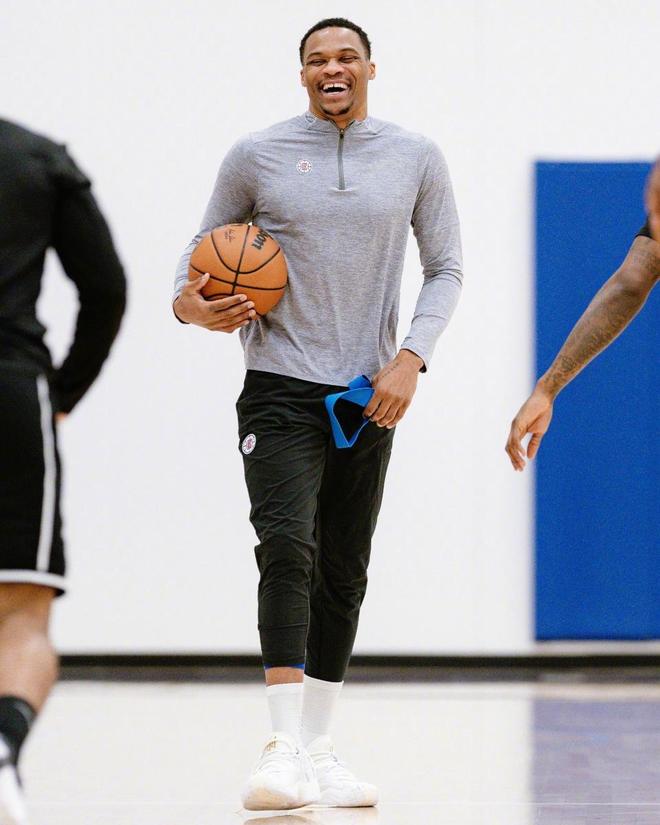 穆斯塔菲：阿森纳的灵活性使其很难突破，定位球很有威胁